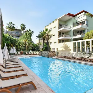 Pierre & Premium Port Prestige Aparthotel